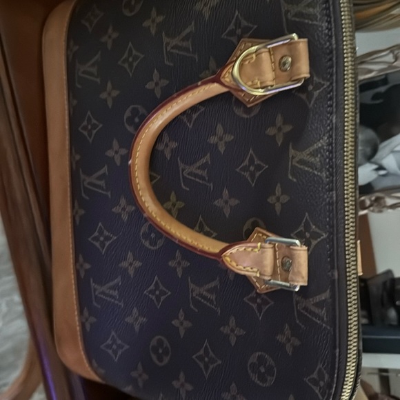 Authentic Louis Vuitton Alma - Picture 3 of 10